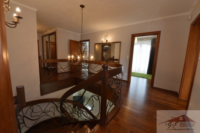 House for sale with the area of 282 m2