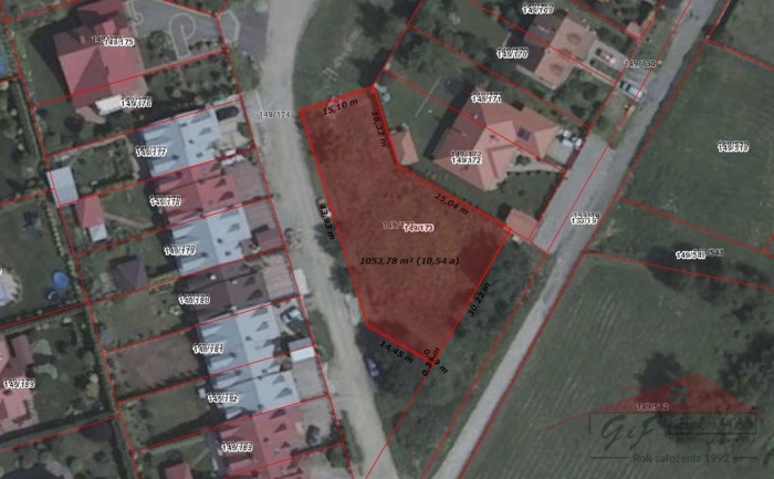 Land for sale with the area of 1100 m2