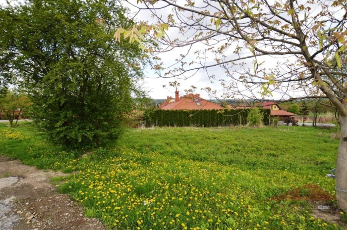 Land for sale with the area of 1100 m2