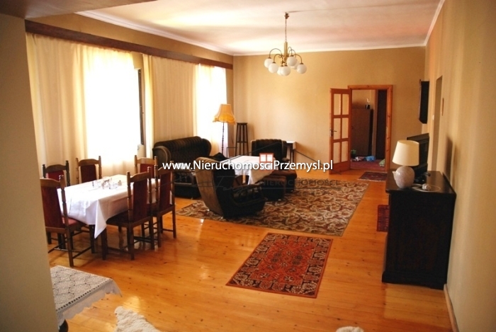 House for sale with the area of 253 m2