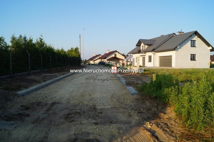 Land for sale with the area of 950 m2