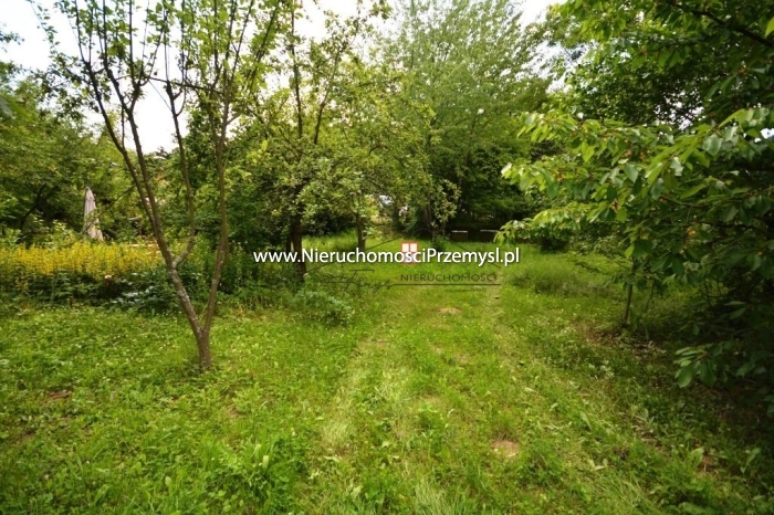 Land for sale with the area of 967 m2